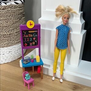 Barbie Teacher